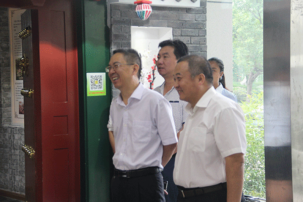 河南沁阳市委副书记薛勇带领沁阳企业考察团来西玛电机参观访问。